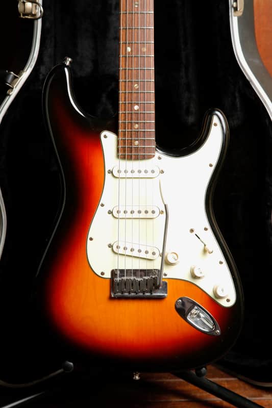 Fender American Deluxe Stratocaster 3-Colour Sunburst Electric Guitar 2006 Pre-Owned image 1