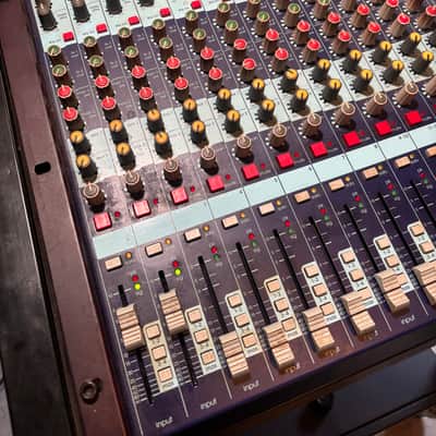 Midas Venice 160 16-Channel / 30-Input Mixing Console 2001 - 2010 - Blue image 3