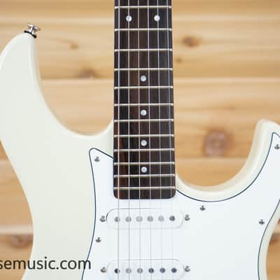 Yamaha PAC112V-VW Pacifica HSS with Rosewood Fretboard - Vintage White image 3