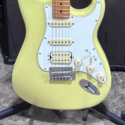 Fender Player II Stratocaster 2024 - Hialeah Yellow image 2