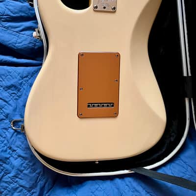 2008 Fender deluxe Stratocaster V neck - Honey Blonde image 3