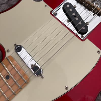 Fender American Professional Telecaster with Maple Fretboard 2017 - 2019 - Candy Apple Red image 3