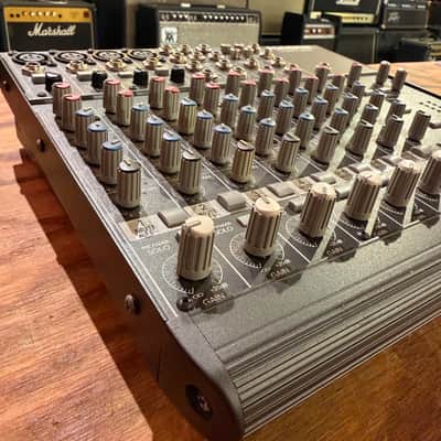 Mackie Micro Series 1202-VLZ 12-Channel Mic / Line Mixer 1997 - 2002 w/ Case image 4