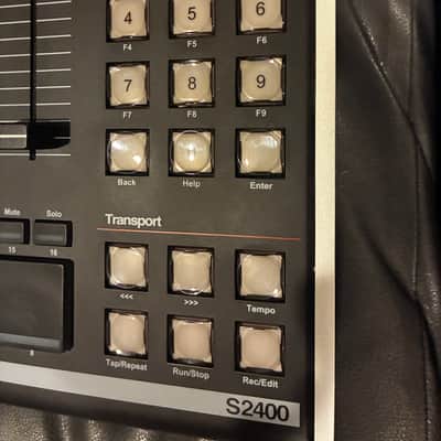 Isla Instruments S2400 Desktop Sampler 2019 - Present - Black image 5