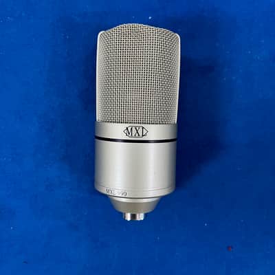 Used MXL 990 Large-diaphragm Condenser Microphone with clip and case image 2