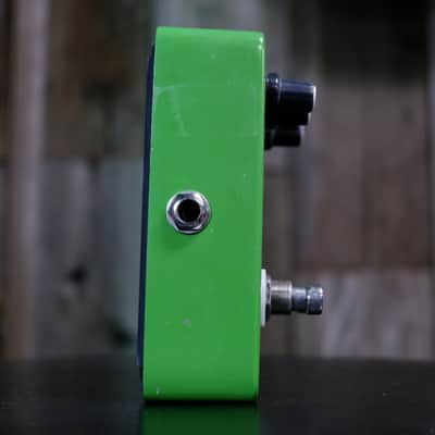 Joyo Ultimate Octave Fuzz Pedal - Green image 3