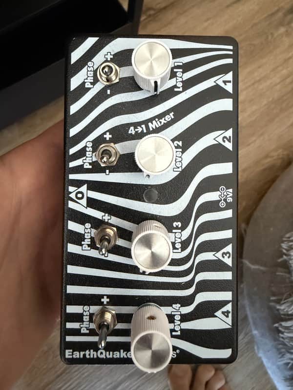 EarthQuaker Devices Four to One Mixer 2025 - Present - Black / White image 1