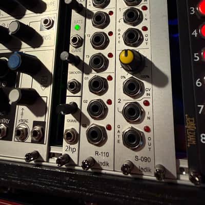 Ladik R-110 Random Clocked Trigs / Gates image 3