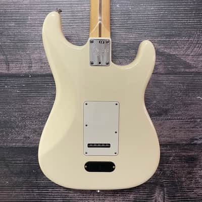 Left-Handed Fender American Standard Stratocaster with Maple Fretboard 2008 - 2016 - Olympic White image 4