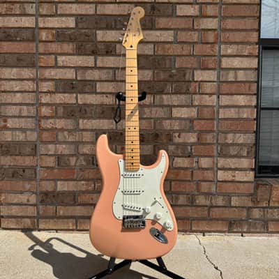Fender Hybrid II ‘60s Stratocaster - Shell Pink image 3