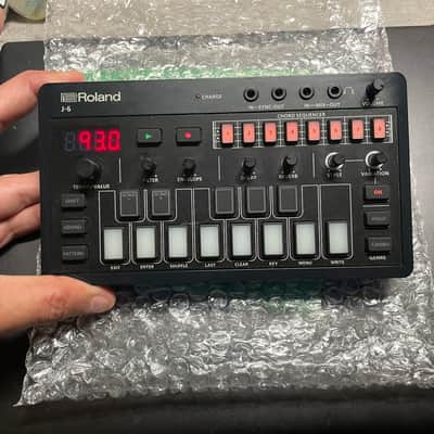 Roland J-6 AIRA Chord Synthesizer sequencer 2022 image 3