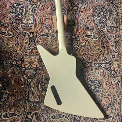 Gibson Explorer 1982 antique white image 4