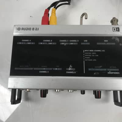 Native Instruments AUDIO 8 DJ Black Interface Audio Interface image 3