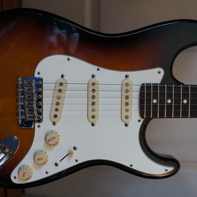 Cool Z Fujigen ZST-M10R Strat 3 Tone SB 24.75" Scale V. Good image 2