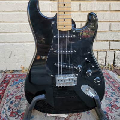 80s/90s Epiphone (Epi) Stratocaster Style Guitar MIK Black on Black w Gig Bag ~ Very Good+ Condition image 2