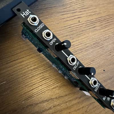 2hp Hat Eurorack percussion voice Black panel image 7