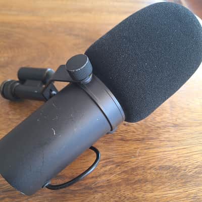 Shure SM7B Cardioid Dynamic Microphone & Cloud Lifter Bundle image 4
