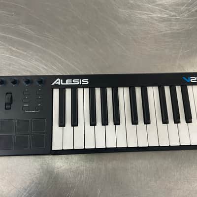 Alesis V25 25-key USB MIDI Controller with Beat Pads 2017 - 2022 - Black