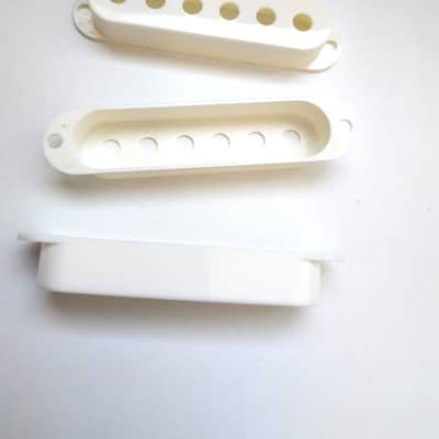 Set of 3 White Single Coil Pickup Cover Stratocaster style 52,5 mm image 3