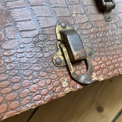 1960s Gibson Faux Alligator Chipboard Guitar Case in Terrible Condition image 18