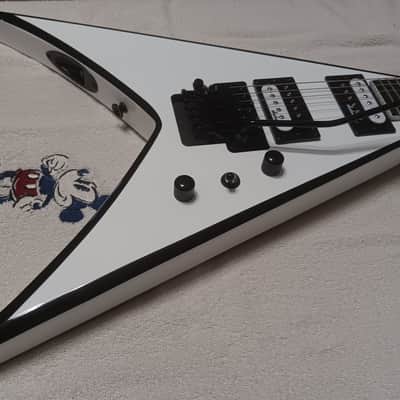 Jackson JS 32 King V Flying V-FR Electric Guitar - White/Black Bevel image 3