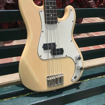 Squier Medium Scale 32'' Precision Bass 1985/1986 Made in Japan (MIJ) image 3