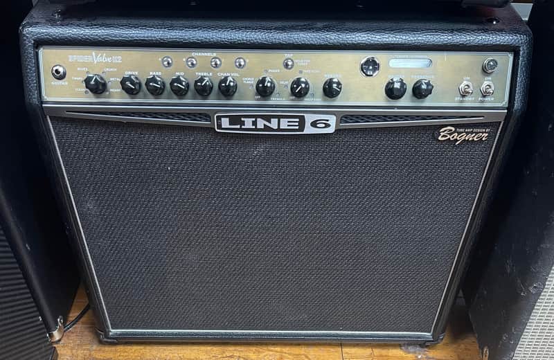 Line 6 Spider Valve 112 40-Watt 1x12" Digital Modeling Guitar Combo image 1