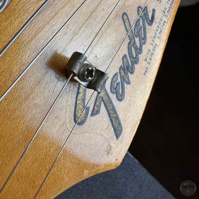 Fender Stratocaster from 1964 in sunburst finish with orignal case image 9