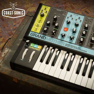 Moog Grandmother 32-Key Semi-Modular Analog Synthesizer w/power, manual & box