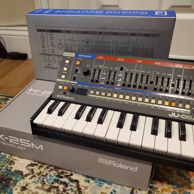 Roland JU-06A Boutique Series Synthesizer Module with K-25m Keyboard 2019 - Present - Black