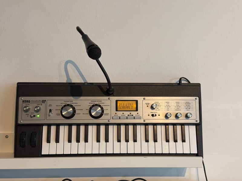 Korg MicroKORG XL Vintage Style 37-Key Synthesizer/Vocoder 2010s - Black image 1