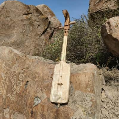 igil (bowed musical instrument) image 1