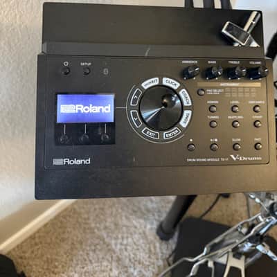 Roland TD-17KVX V-Drum Kit with Mesh Pads + Vic Firth sticks + TAMA iron cobra hi hat stand + Pearl P930 kick drum pedal imagen 2