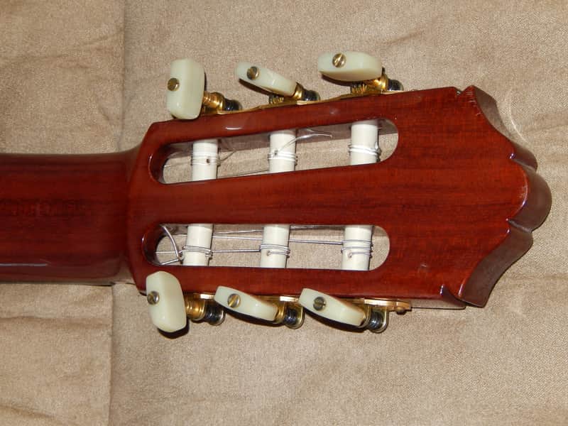 Absolutely Great Sounding - Yamaha GC11 - Classical Guitar in