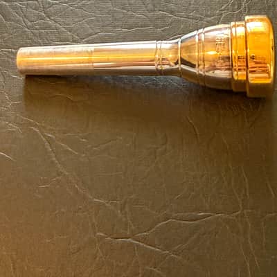Yamaha YTR-6335HS Professional Heavyweight Bb Trumpet (Mint Condition) with Original Case & 16C4 Mouthpiece image 17