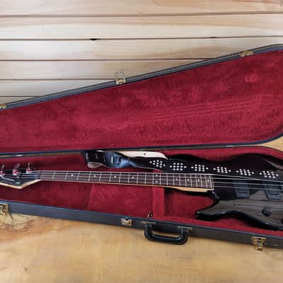 Peavey Foundation Left-Handed Bass with Hardshell Case - Black image 9