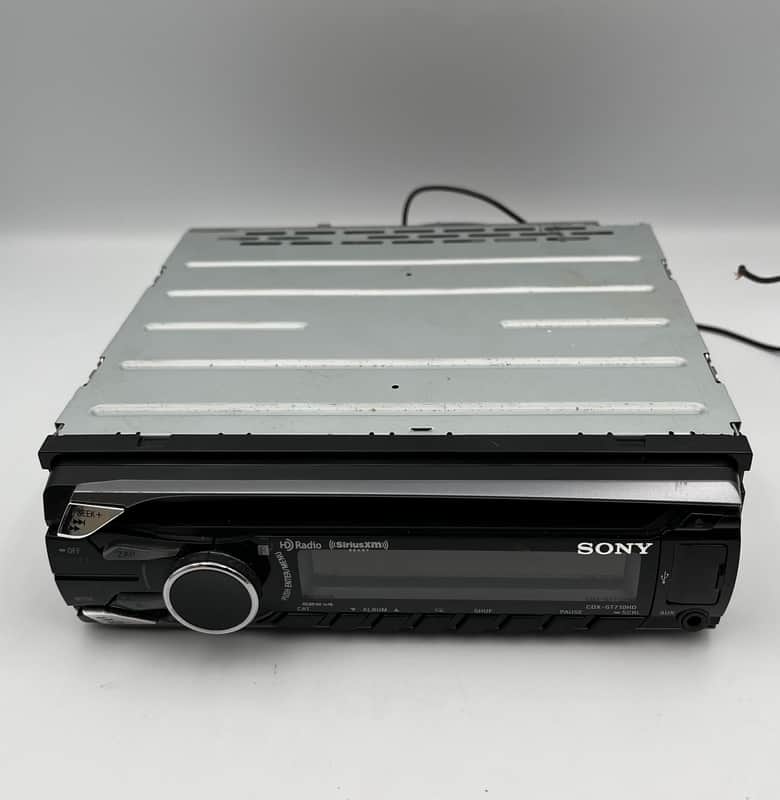 Vintage Sony CDX-GT710HD AM FM CD HD Radio Receiver AUX Faceplate Stereo TESTED image 1