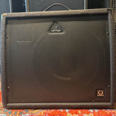 Behringer Ultratone KXD15 700-Watt 15