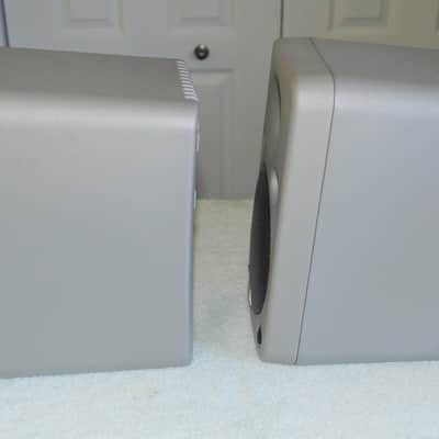 JBL Professional LSR25P Pair Near field Monitors Exc Sound detail & stereo separation - MADE IN USA! image 4