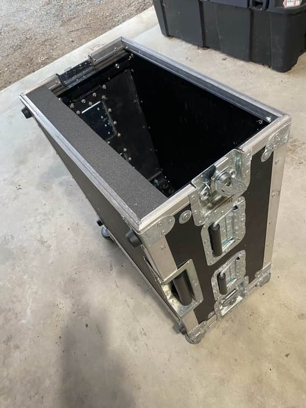 C&D Flight Cases 4 U Custom flight case with Wheels 2012 - Black image 1