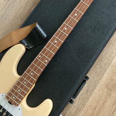 Sterling by musicman StingRay 2022 White image 3
