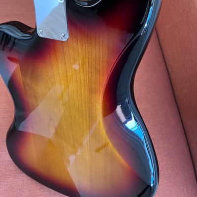 Fender Made in Japan Heritage 60s Jazzmaster 2026 - 3-tone Sunburst image 8