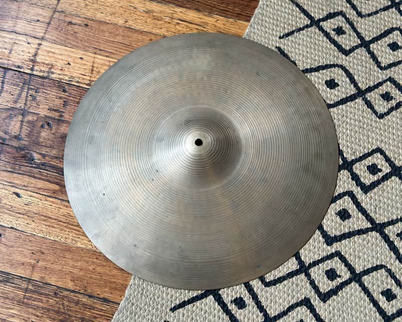 Early 1960s Zildjian 18" Avedis Ride (1983g) image 1