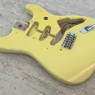 Fender Special Edition Canary Diamond Yellow 60's Stratocaster Alder BODY Vintage '62 Reissue Vintera image 5