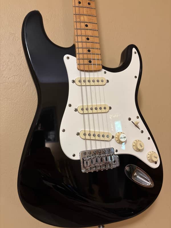 Fender "Squier Series" Standard Stratocaster with Maple Fretboard 1992 - 1996 - Black image 1