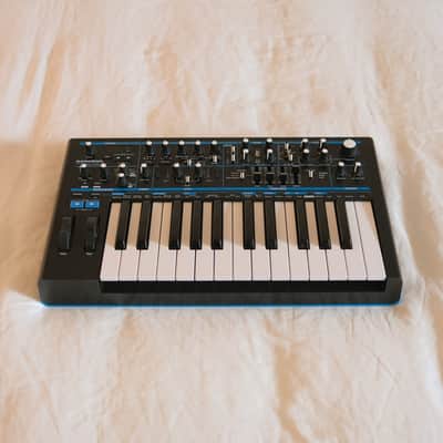 Novation Bass Station II 25-Key Monophonic Synthesizer 2013 - Present - Black image 1