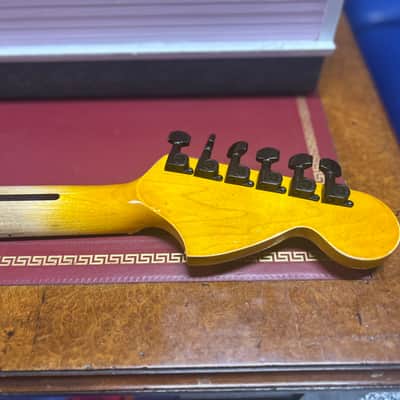 Relic’d Mighty Mite Reverse Headstock image 6