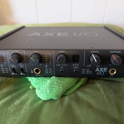IK Multimedia AXE I/O USB Audio Interface 2019 - Present - Black image 2