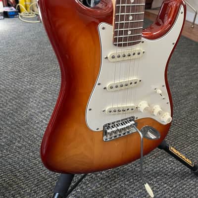Fender Stratocaster 2017 - Honey Burst image 2