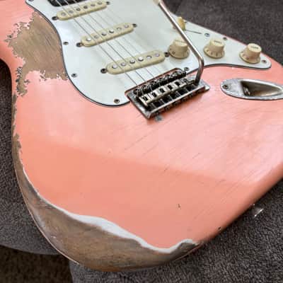 Fender Stratocaster 1961 features. Heavy Relic Shell Pink image 5